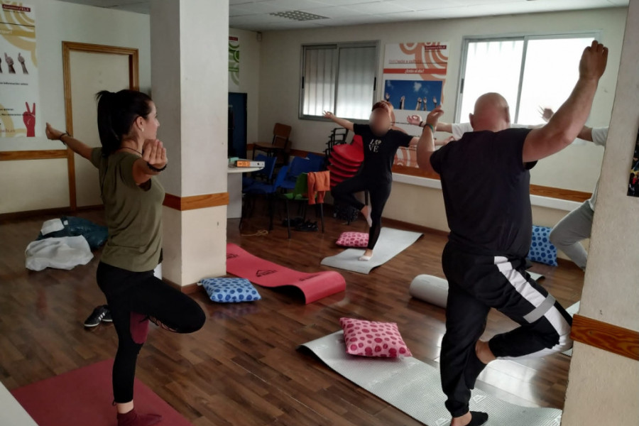 Los jóvenes atendidos en ‘El Palmeral’ de Elche (Alicante) adquieren conocimientos teóricos y prácticos sobre el yoga y la meditación. Fundación Diagrama. Comunidad Valenciana 2019. 