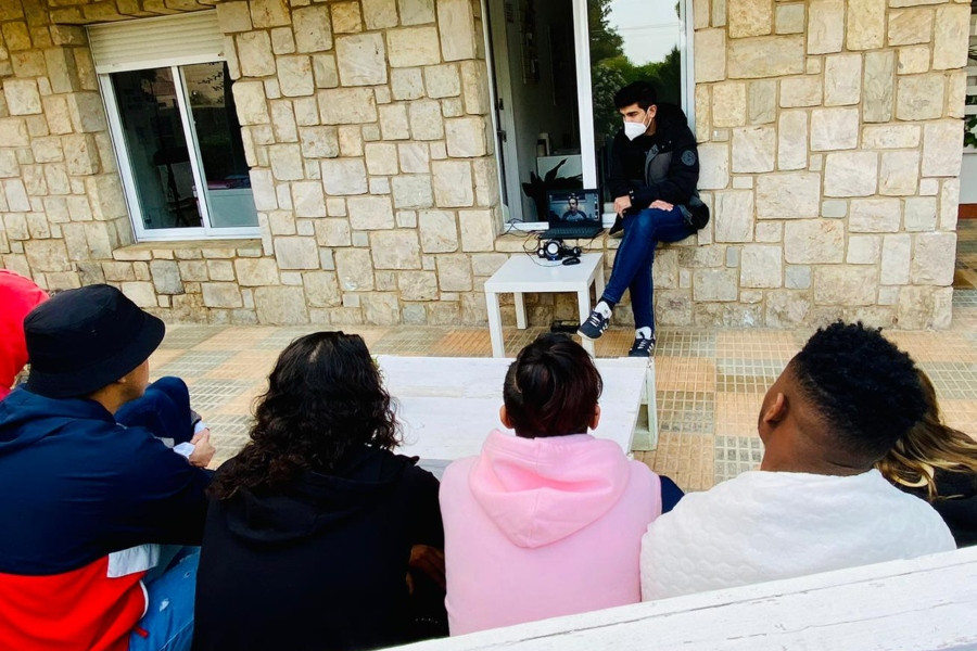 Jóvenes atendidos por Fundación Diagrama en la Comunidad Valenciana participan en un taller de educación emocional con Javier Iriondo