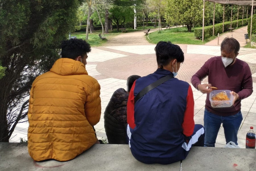 Los jóvenes atendidos en el hogar ‘Arribes del Tormes’ de Salamanca celebran la fiesta popular del Lunes de Aguas