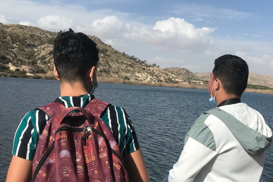 Los jóvenes atendidos en el hogar ‘La Magrana’ de Alicante recorren algunos de los principales parajes naturales e históricos de Elche