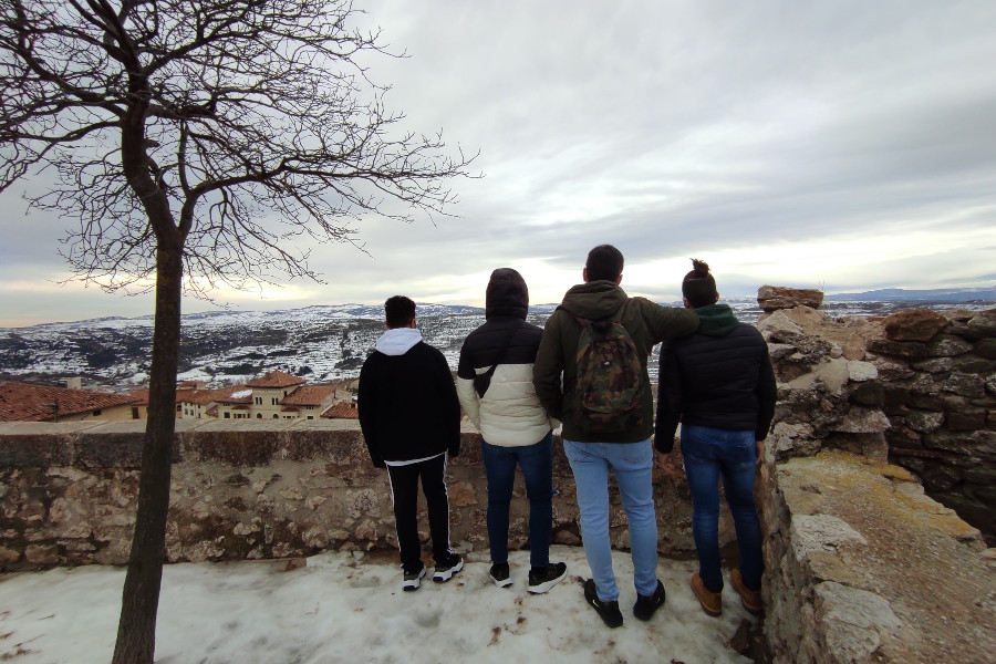 Jóvenes atendidos en el hogar ‘Manuela Solís Clarás’ de Vinarós (Castellón) llevan a cabo una visita cultural al municipio de Morella