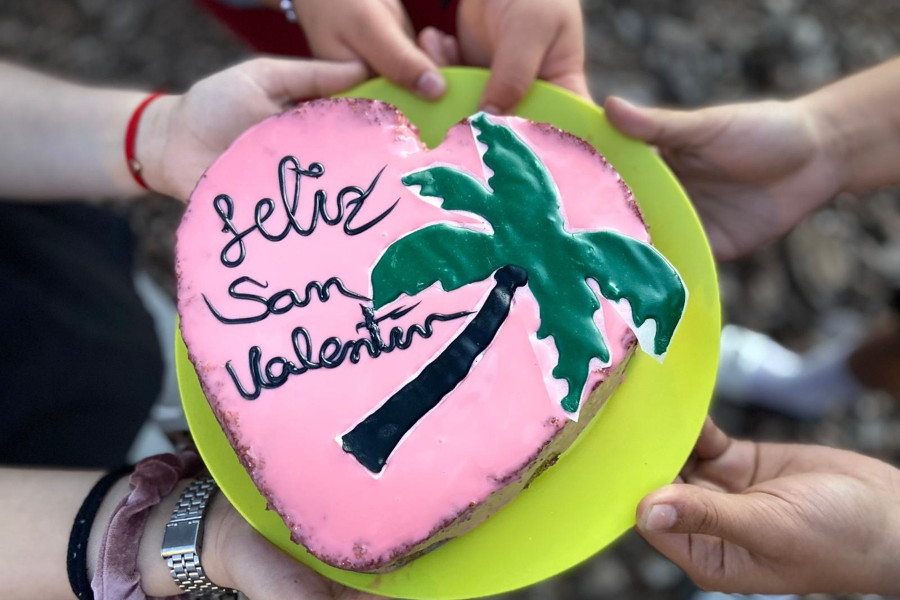 Los jóvenes atendidos en ‘Las Palmeras’ de Murcia celebran San Valentín con un taller de repostería
