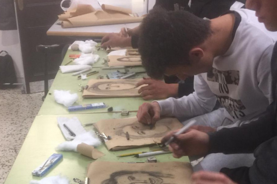 Los jóvenes atendidos en ‘Pi Gros’ participan en el primer taller de pintura desarrollado en colaboración con el Círculo de Bellas Artes de Castellón - Ars Galvi. Fundación Diagrama. Comunidad Valenciana 2020. 