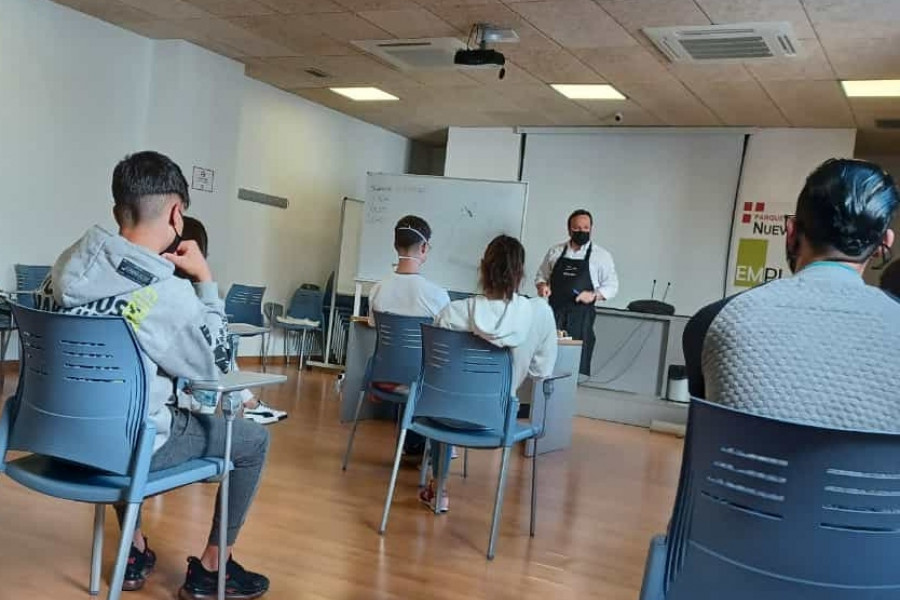 Jóvenes atendidos en el Programa de Inserción Labora de Jaén se forman en el sector hostelero