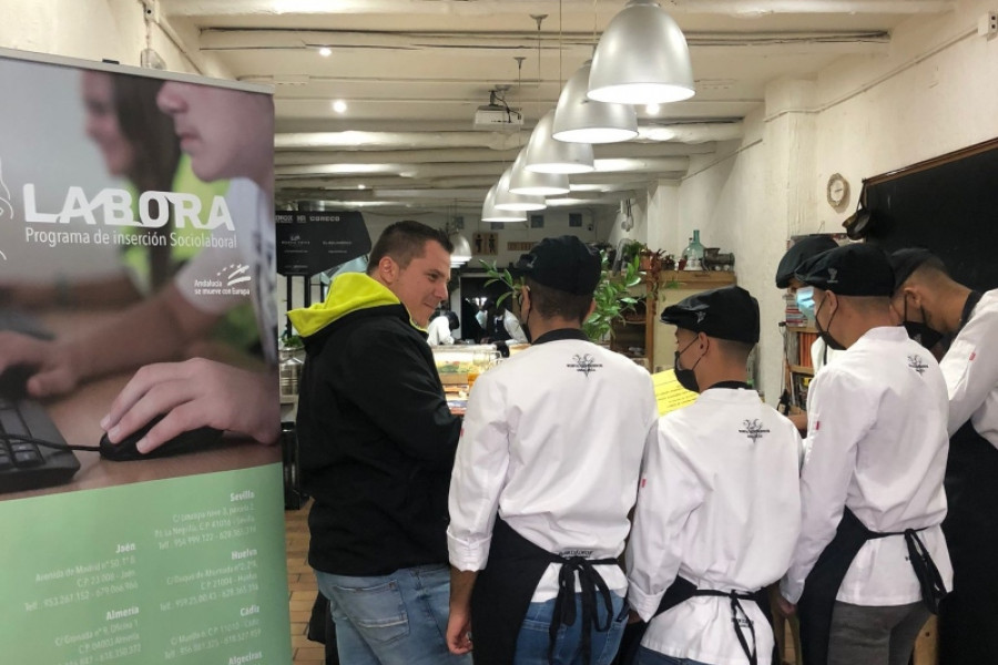 Jóvenes atendidos en el Programa Labora de Málaga concluyen con éxito un curso profesional de cocina