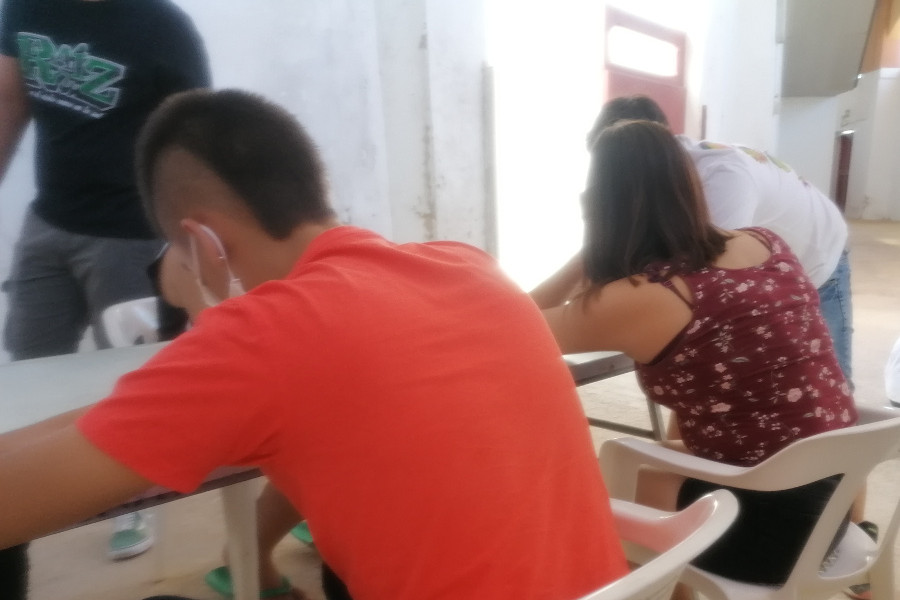 Los jóvenes atendidos en la residencia ‘Baix Maestrat’ de Vinarós (Castellón) realizan un taller de composición de canciones de rap. Fundación Diagrama. Comunidad Valenciana 2020. 