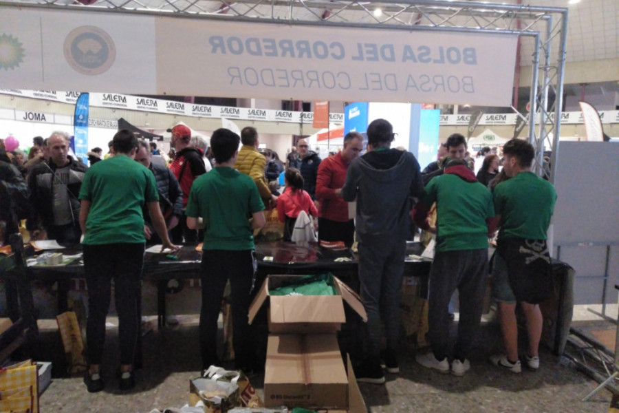 Jóvenes atendidos en la Residencia Socioeducativa ‘Pi Gros’ participan como voluntarios en la organización del Maratón BP de Castellón. Fundación Diagrama. Comunidad Valenciana 2020.