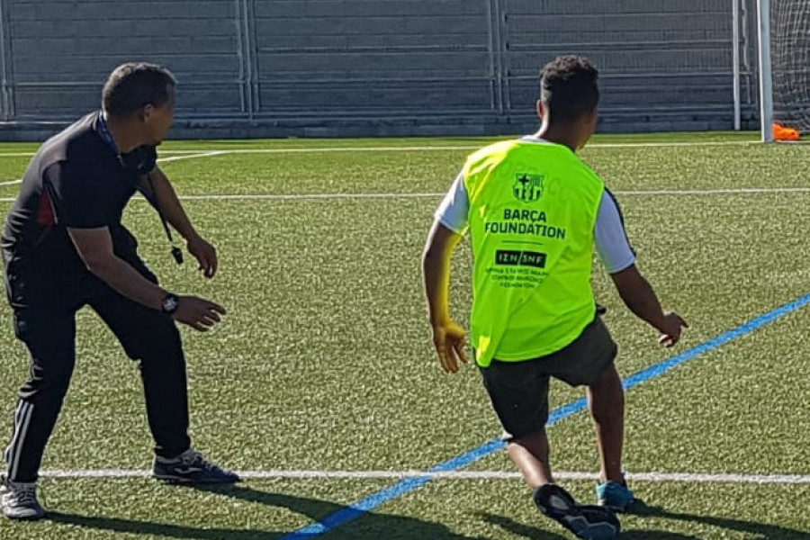 Jóvenes atendidos en centros gestionados por Fundación Diagrama en Cataluña participan en la iniciativa FutbolNet de Fundació Barça. 2019