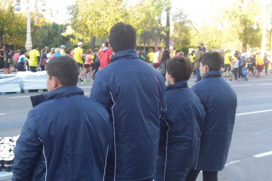 Los jóvenes atendidos en el centro ‘Anassim’ de Llanera de Ranes realizan voluntariado en la 38 edición del Maratón de Valencia. Comunidad Valenciana. Fundación Diagrama 2018. 