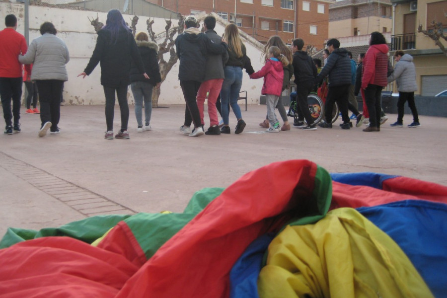 os jóvenes atendidos en el centro de día ‘Levante’ de Alicante colaboran en varias actividades con la Asociación Somriu. Fundación Diagrama. Comunidad Valenciana 2019. 