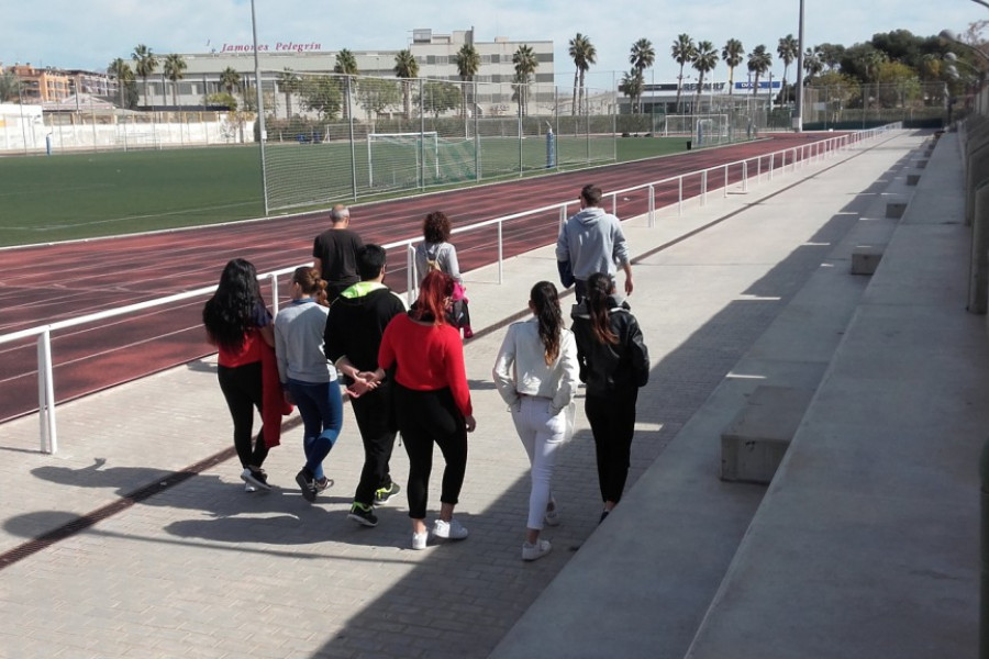 Los jóvenes atendidos en el centro ‘Els Reiets’ de Alicante participan en un recorrido guiado por la Universidad de Alicante. Fundación Diagrama. Comunidad Valenciana 2019. 