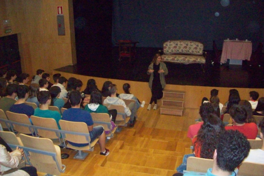 Los jóvenes atendidos en el centro ‘Montefiz’ de Ourense asisten a una representación teatral sobre la cultura gallega. Fundación Diagrama. Galicia 2019. 