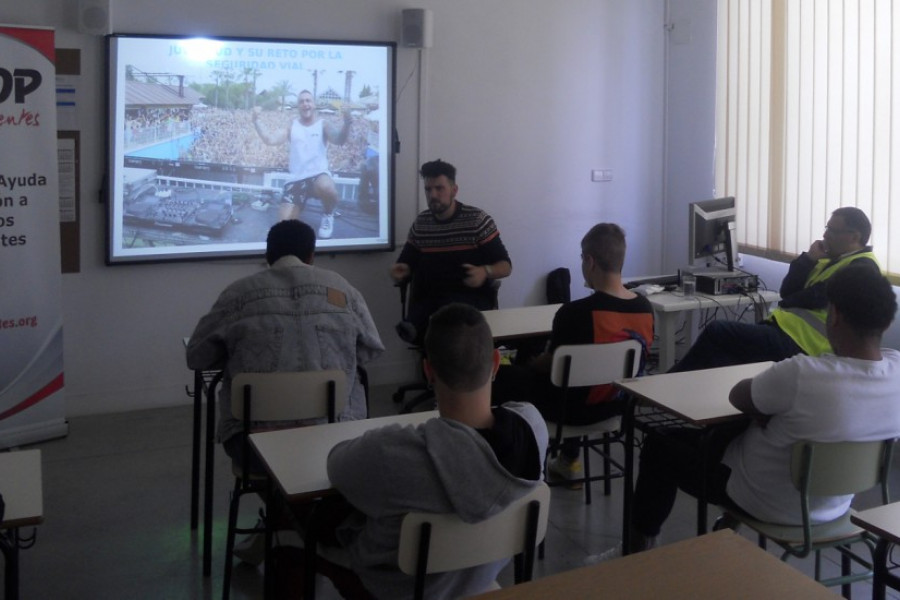 Los jóvenes del centro ‘Monteledo’ de Ourense asisten a una charla de la Asociación de Ayuda y Orientación a los Afectados por Accidentes de Tráfico. Fundación Diagrama. Galicia 2019. 