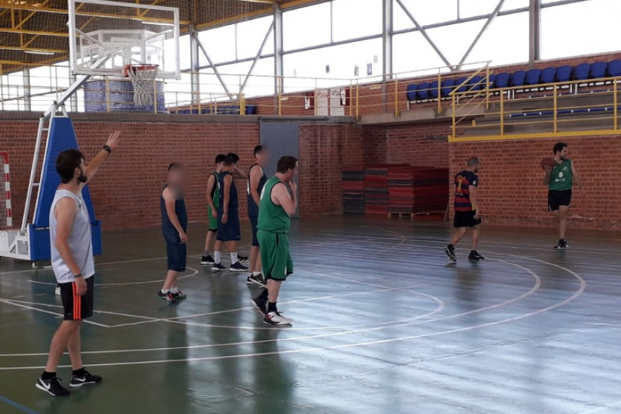 Jóvenes atendidos en los centros ‘Pi Gros’ de Castellón y ‘Alácera’ de Caudete participan en una jornada de convivencia con el Club Baloncesto Caudete. Fundación Diagrama. Castilla-La Mancha. Comunidad Valenciana 2019.