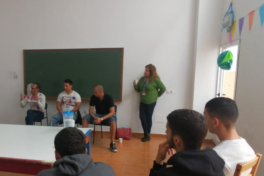 Los jóvenes de los centros ‘Rebumbio’ y ‘Piletillas’ de Las Palmas asisten a una charla de prevención sobre estilos de vida inadecuados. Fundación Diagrama. Las Palmas de Gran Canaria 2020. 