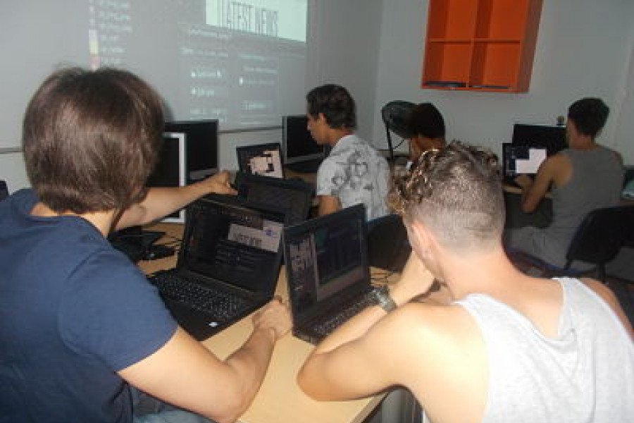 Los jóvenes atendidos en el CSJ de Cantabria realizan un taller de animación y programación de videojuegos. Fundación Diagrama 2019.  