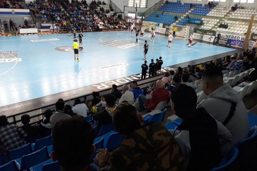 Jóvenes atendidos en los centros ‘El Acebo’ y ‘El Fresno’ de Santander celebran el XV aniversario del Club Deportivo Elemental Sinfín Balonmano. Cantabria 2019. Fundación Diagrama. 