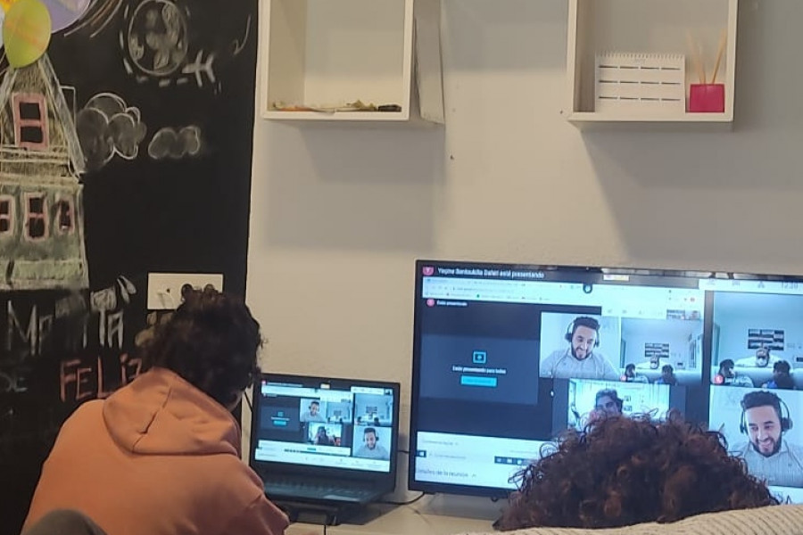 Jóvenes de los hogares ‘La Atalaya’ de Villena (Alicante) y ‘Alácera’ de Caudete (Albacete) conocen la experiencia social y laboral del joven economista árabe Yaçine Benloukilia Dahiri  