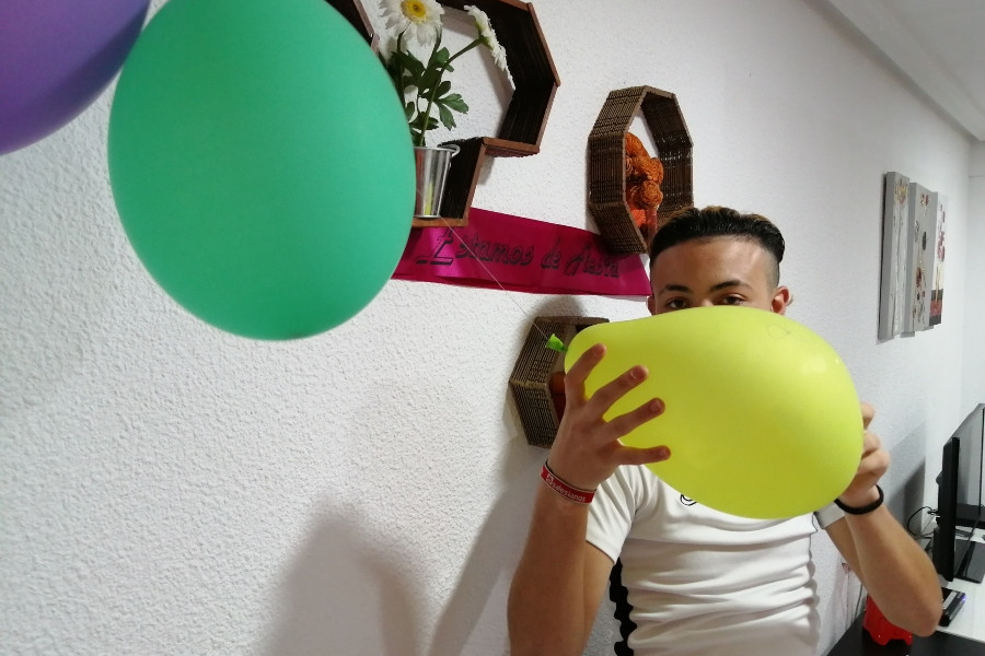 Jóvenes y profesionales del Hogar de Acogida ‘La Magrana’ de Alicante celebran el primer aniversario del recurso. Fundación Diagrama. Comunidad Valenciana 2020. 