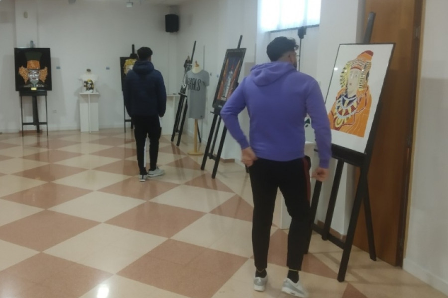 Jóvenes de la residencia ‘La Villa’ de Villena exponen en una sala de Alicante las obras artísticas que han realizado en el recurso. Fundación Diagrama. Comunidad Valenciana 2022