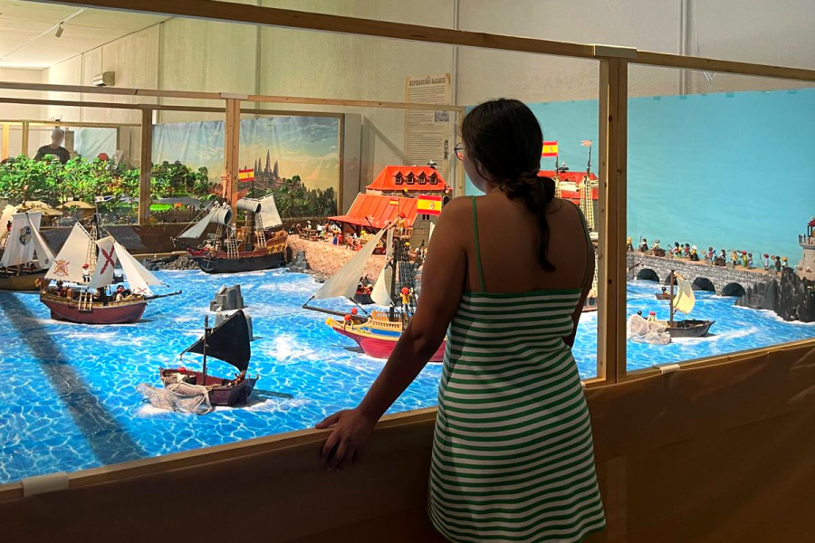 Niñas, niños y adolescentes de la residencia ‘Mas de la Pinaeta’ viven una jornada histórica en una muestra de Playmobil en Valencia