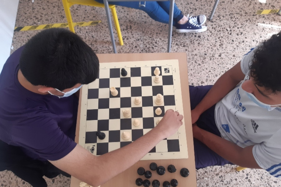Jóvenes de la residencia ‘Pi i Margall’ de Burjassot (Valencia) descubren el mundo del ajedrez a través de un taller socioeducativo. Fundación Diagrama. Comunidad Valenciana 2022.