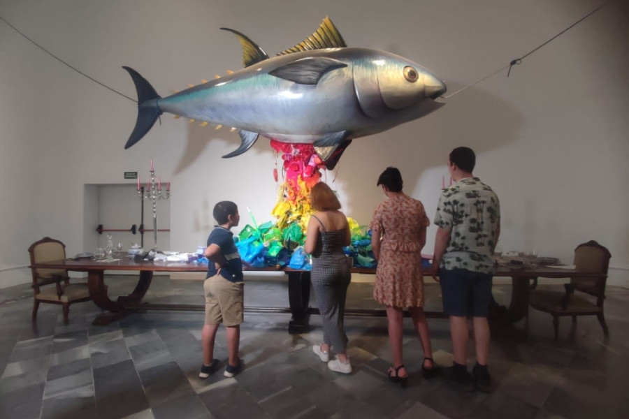Jóvenes de la residencia ‘Torrent II’ asisten en Valencia a la exposición de arte urbano ‘Emergencia en el planeta tierra’. Fundación Diagrama. Comunidad Valenciana 2022.