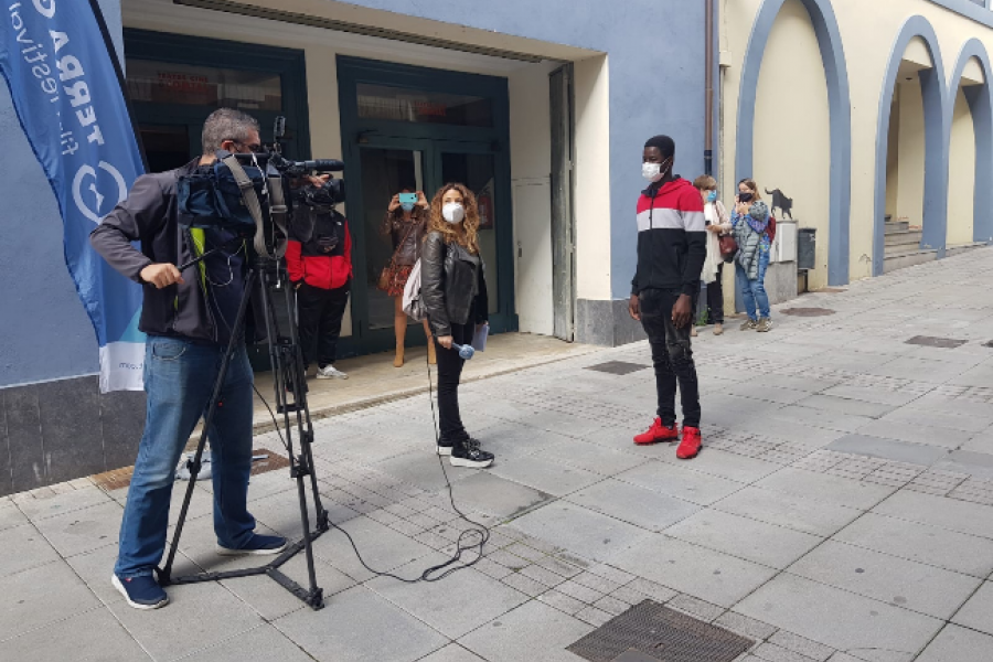 Los jóvenes del servicio ‘Can Santoi’ de Molins de Rei (Barcelona) participan en una jornada cinematográfica del Terra Gollut Film Festival. Fundación Diagrama. Cataluña 2020.