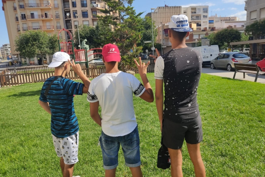 Jóvenes del Servicio de Primera Acogida ‘Montsià' de Amposta (Tarragona) componen, graban y protagonizan el videoclip de una canción propia 