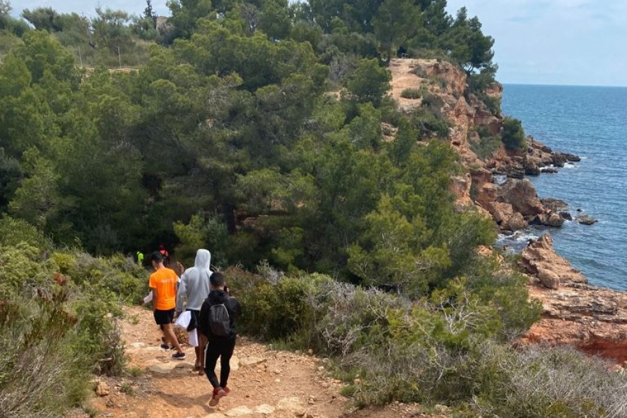 Jóvenes del Servicio de Primera Acogida 'Montsià' de Amposta (Tarragona) completan con éxito un tramo de la ruta GR 92 - Sendero del Mediterráneo