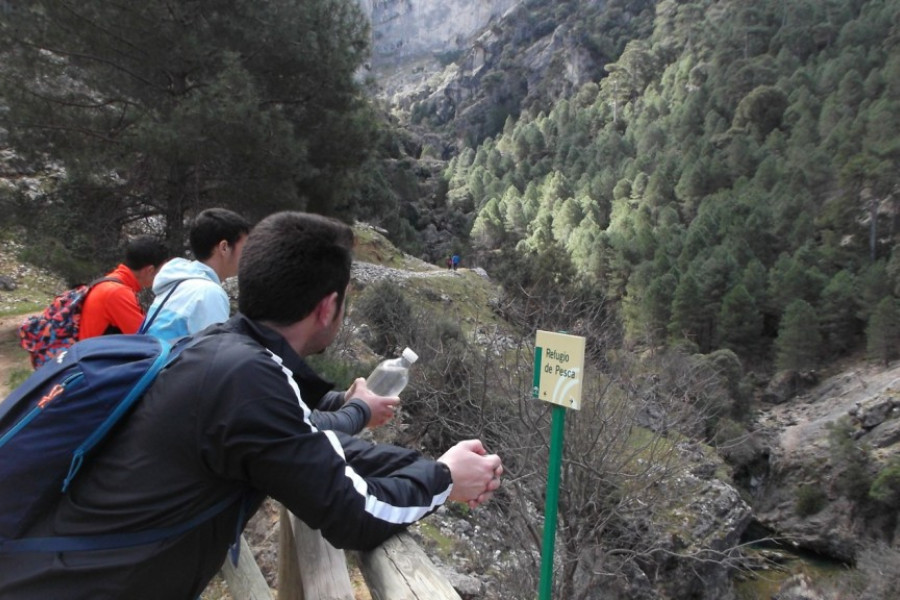 Ruta por el Parque Natural de las Sierras de Cazorla. Menores de 'Las Lagunillas' (Jaén). Fundación Diagrama.