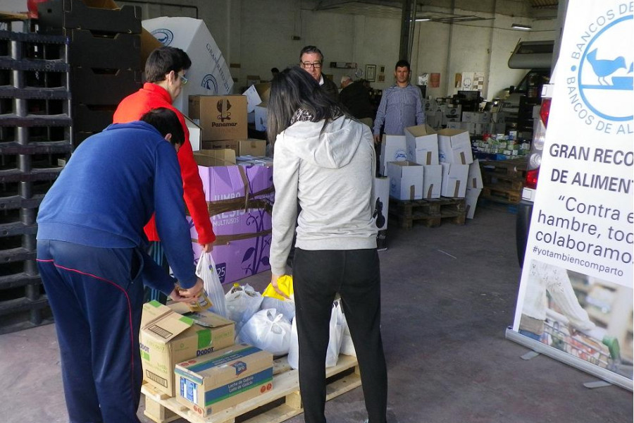 Los menores del hogar de convivencia ‘Los Pinos’ de Molina de Segura (Murcia) donan alimentos al Banco de Alimentos del Segura