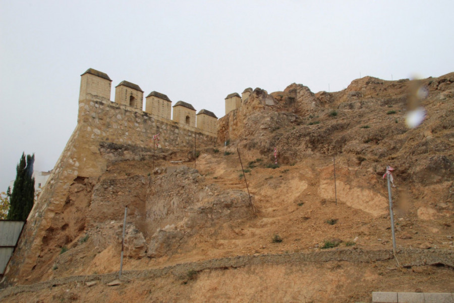 Un menor del hogar ‘Alácera’ de Caudete (Albacete) obtiene un diploma por su voluntariado en las excavaciones del castillo del municipio