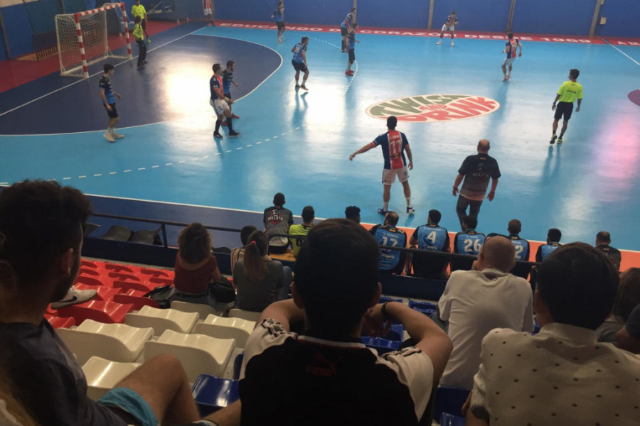 Los menores atendidos en el centro de acogida ‘Lucentum’ de Alicante asisten a un partido de la primera división nacional de balonmano. Fundación Diagrama. Comunidad Valenciana 2019. 