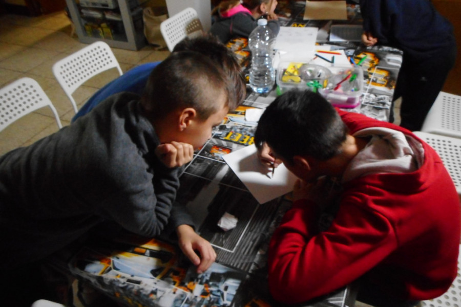 Los menores atendidos en el centro de acogida ‘Massamagrell’ de Valencia realizan varias actividades relacionadas con los derechos de la infancia. Fundación Diagrama. Comunidad Valenciana 2019. 