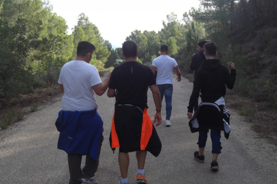 Los menores atendidos en el centro ‘Anassim’ de Llanera de Ranes (Valencia) participan en una marcha contra el cáncer. Fundación Diagrama. Comunidad Valenciana 2019. 