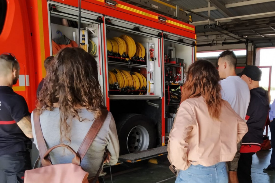 Los menores atendidos en el centro de acogida ‘Torrent III’ visitan el Parque de Bomberos de la localidad. Fundación Diagrama. Comunidad Valenciana 2019. 