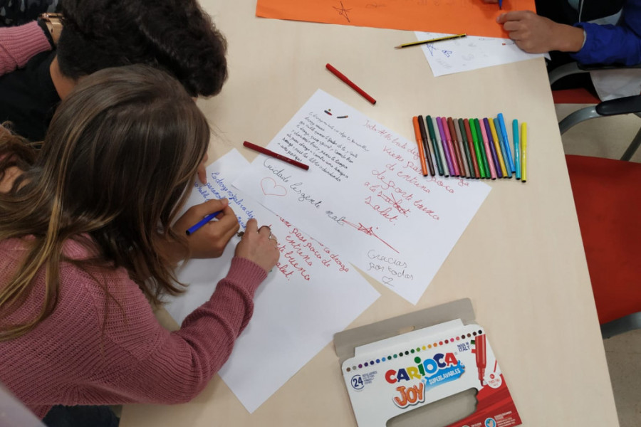 Los menores atendidos en el centro educativo ‘Ciudad de Melilla’ asisten a una charla sobre hábitos saludables impartida por profesionales de Cruz Roja. Fundación Diagrama. Melilla 2020. 