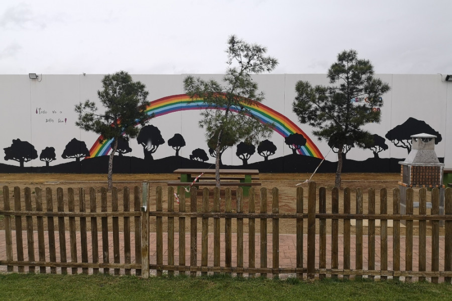 Los menores atendidos en el centro de internamiento ‘Odiel’ de Huelva elaboran un gran mural bajo el lema ‘Todo va a salir bien’. Fundación Diagrama. Andalucía 2020. 