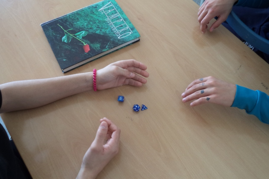 Los menores atendidos en el centro ‘Las Moreras’ de Murcia descubren el mundo de los juegos de rol