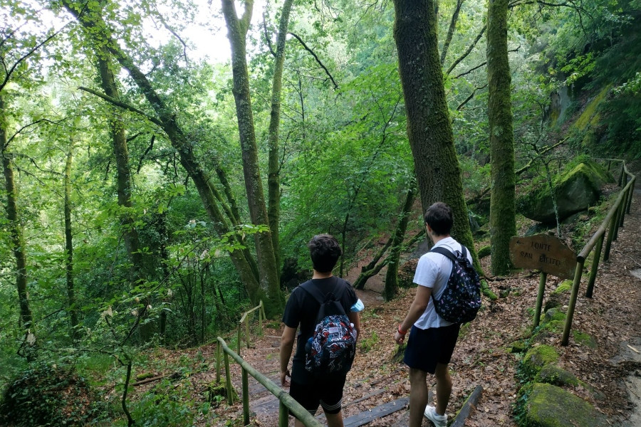 Los menores atendidos en el centro ‘Montefiz’ de Ourense realizan una salida lúdica y cultural a la localidad de Esgos. Fundación Diagrama. Galicia 2020. 