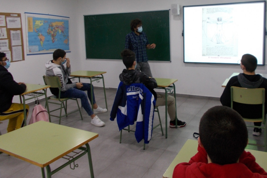 Los menores atendidos en el centro ‘Montefiz’ de Ourense participan en un taller artístico sobre la visión tridimensional del espacio