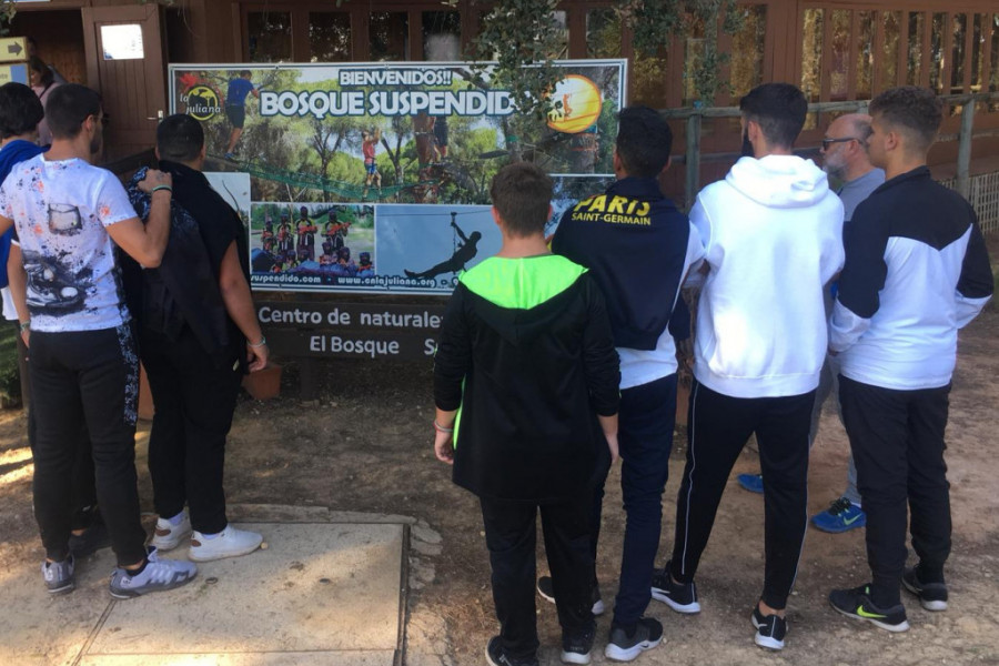 Los menores atendidos en el centro ‘Odiel’ de Huelva participan en una jornada en el parque de aventuras El Bosque Animado de Sevilla. Fundación Diagrama. Andalucía 2019. 