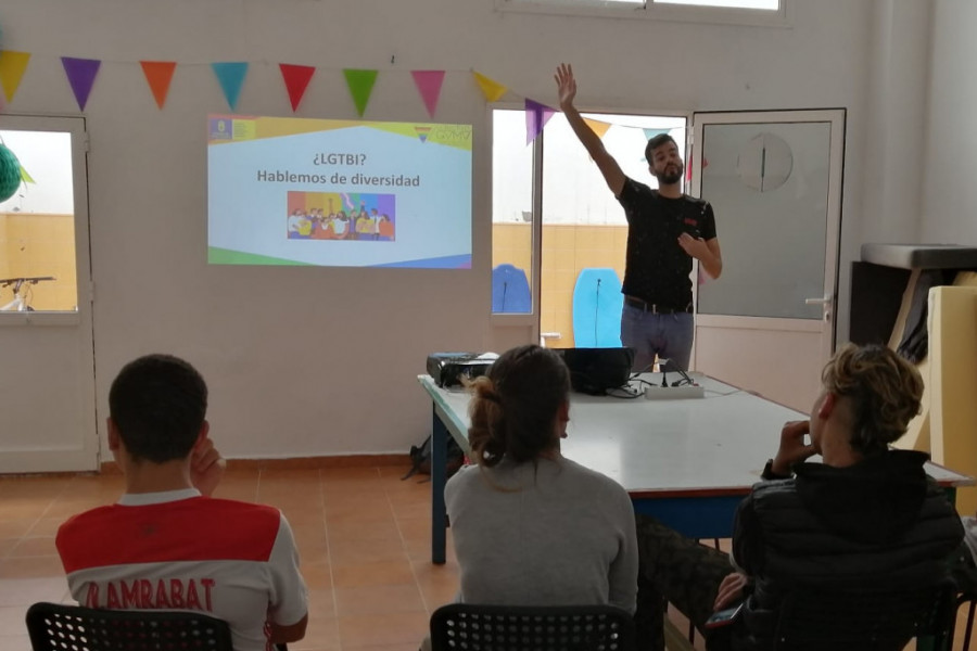 Los menores atendidos en el centro ‘Piletillas’ de Las Palmas de Gran Canaria realizan un taller de sensibilización sobre diversidad y tolerancia. Fundación Diagrama 2019. 