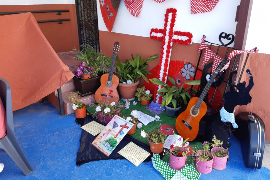 Los menores atendidos en el centro ‘San Miguel’ de Granada celebran la Fiesta de las Cruces con numerosas actividades. Fundación Diagrama. Andalucía 2020. 