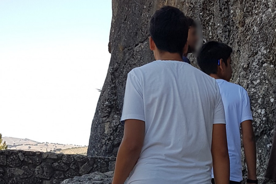 Los menores atendidos en el centro ‘San Miguel’ de Granada visitan la Cueva de las Ventanas del municipio de Píñar. Fundación Diagrama. Andalucía 2019. 