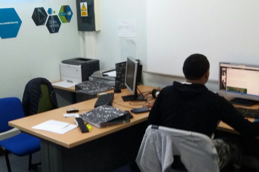 Los menores atendidos en el Centro Socioeducativo Juvenil de Cantabria realizan un taller sobre seguridad informática. Fundación Diagrama. Cantabria 2017