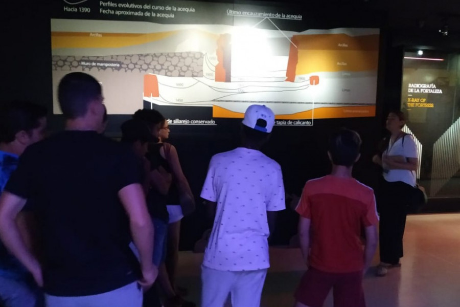 Los menores atendidos en el hogar ‘Arrui’ y el centro ‘Alea’ de Molina de Segura visitan el Museo del Enclave de la Muralla (MUDEM). Fundación Diagrama. Murcia 2019. 