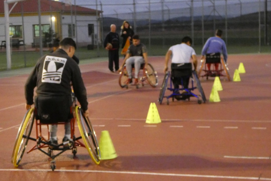 Los jóvenes del centro ‘La Cañada’ de Fernán Caballero (Ciudad Real) participan en una jornada de sensibilización con el Club de Baloncesto en Silla de Ruedas de Puertollano. Fundación Diagrama 2017. Castilla-La Mancha. 
