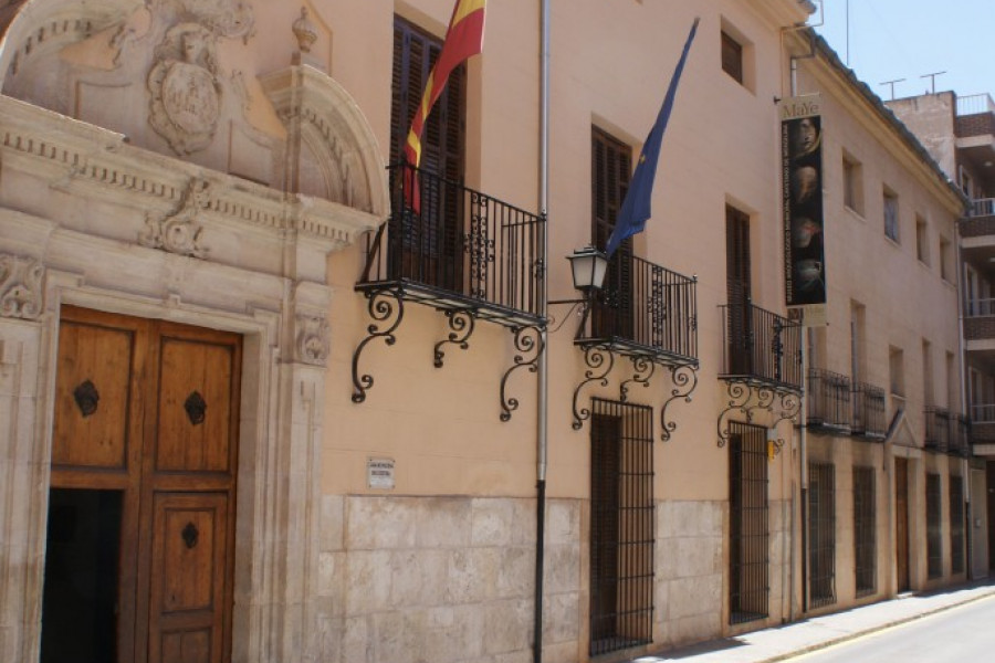 Los jóvenes atendidos en el hogar ‘Ankaso Alguazas’ visitan el Museo Arqueológico y varios medios de comunicación locales de Yecla. Fundación Diagrama. Murcia 2019.